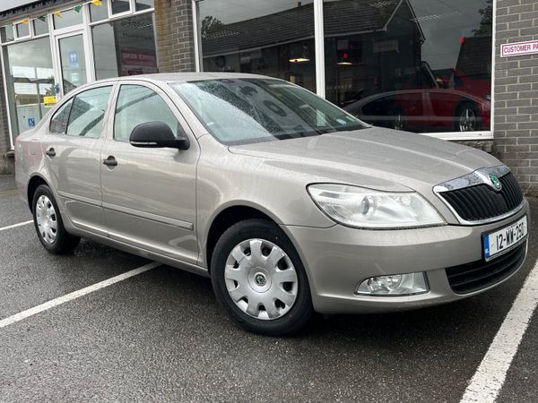 Skoda Octavia Saloon, Diesel, 2012, Beige