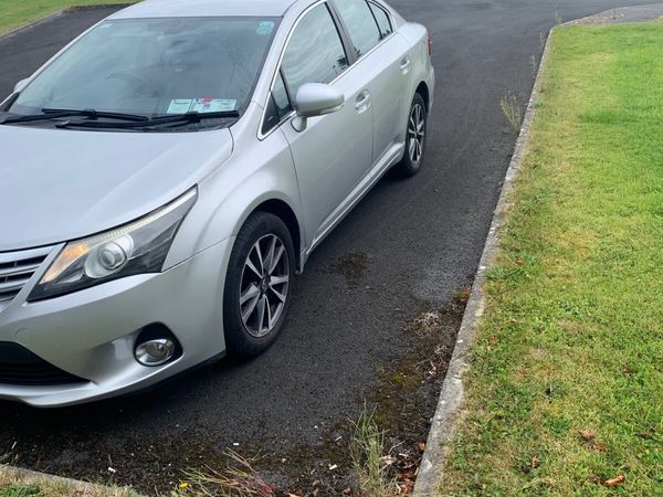 Toyota Avensis Saloon, Diesel, 2015, Silver