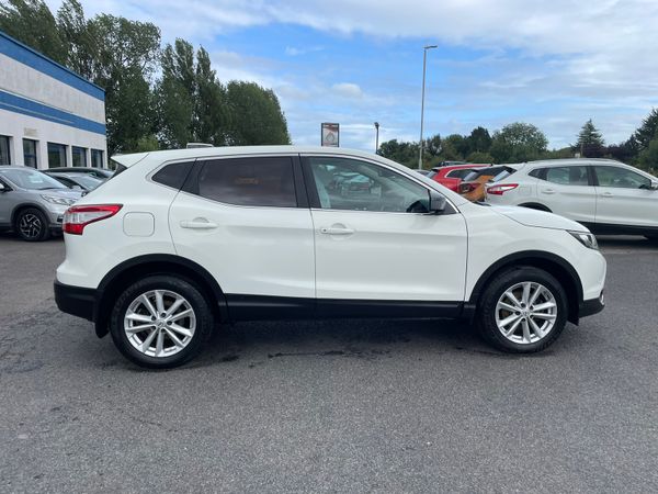 Nissan Qashqai Hatchback, Diesel, 2015, White