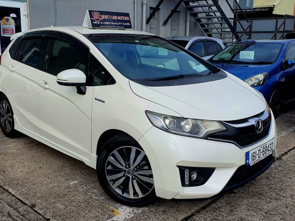 Honda Fit Hatchback, Petrol Hybrid, 2016, White