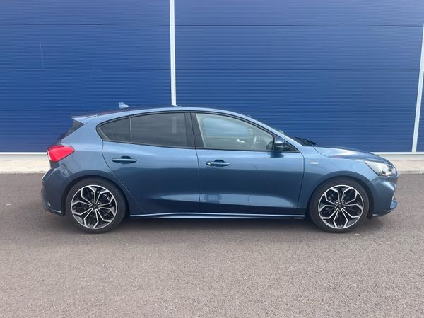Ford Focus Hatchback, Petrol Hybrid, 2021, Blue