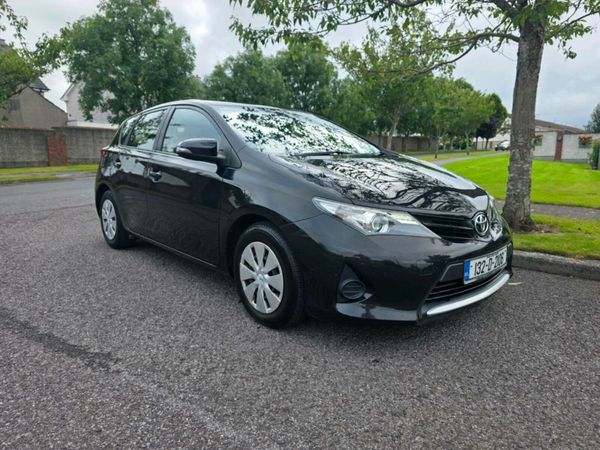 Toyota Auris MPV, Petrol, 2013, Black