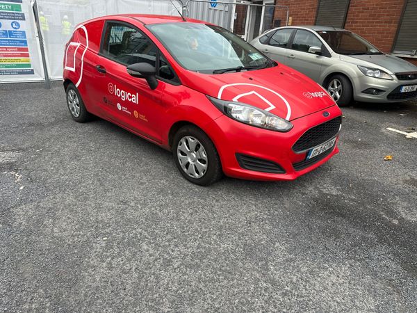 Ford Fiesta Hatchback, Diesel, 2017, Red