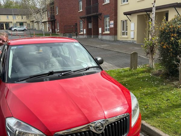 Skoda Fabia Hatchback, Petrol, 2013, Red