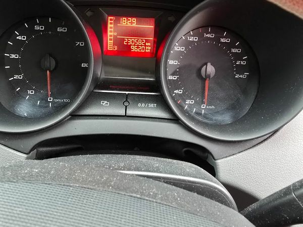 SEAT Ibiza MPV, Petrol, 2011, Red