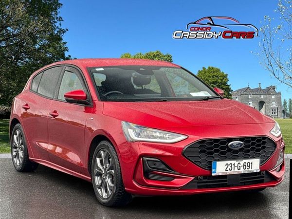 Ford Focus Hatchback, Petrol, 2023, Red