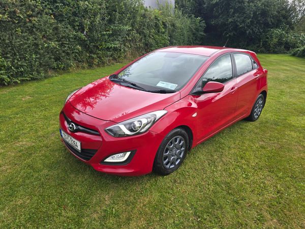 Hyundai i30 MPV, Diesel, 2015, Red
