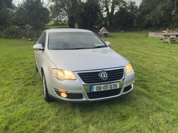Volkswagen Passat Saloon, Diesel, 2009, Silver