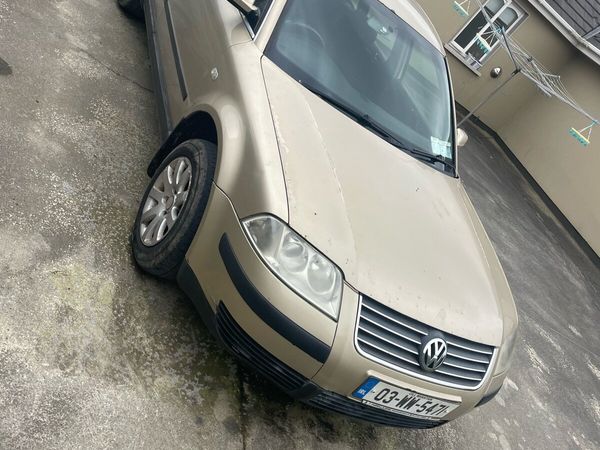 Volkswagen Passat Saloon, Diesel, 2003, Gold