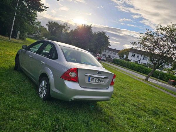 Ford Focus Saloon, Petrol, 2008, Silver