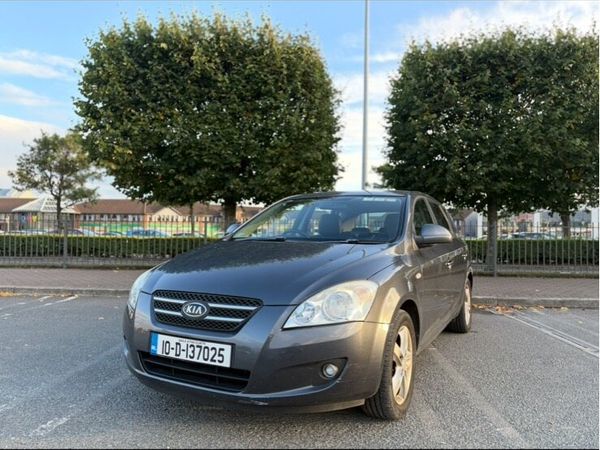 Kia Ceed Hatchback, Diesel, 2010, Grey