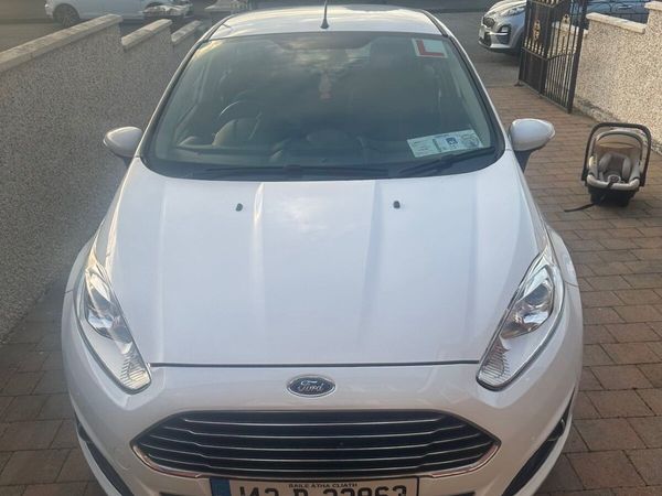 Ford Fiesta Hatchback, Petrol, 2014, White