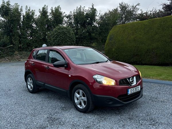 Nissan Qashqai Estate/Jeep, Diesel, 2012, Red