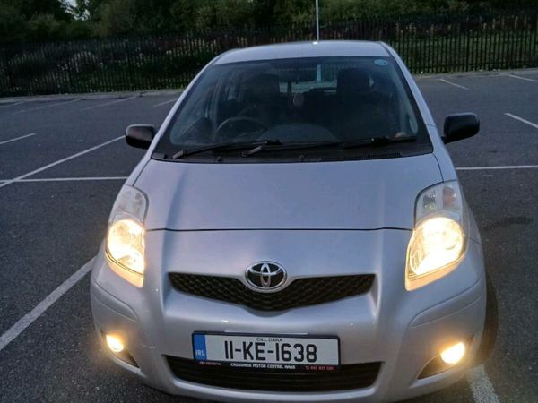 Toyota Yaris Hatchback, Petrol, 2011, Silver