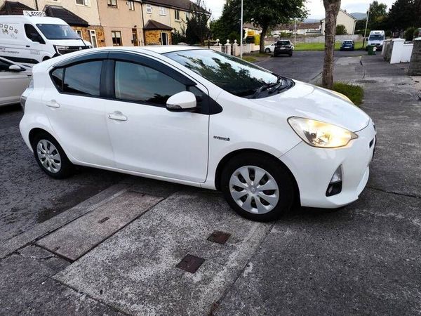 Toyota Aqua Hatchback, Petrol Hybrid, 2012, White