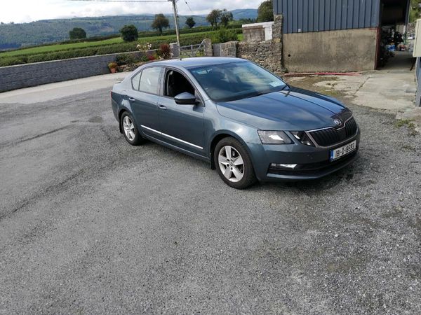 Skoda Octavia Saloon, Diesel, 2018, Grey
