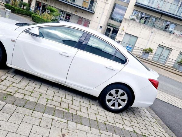 Vauxhall Insignia Hatchback, Diesel, 2013, White