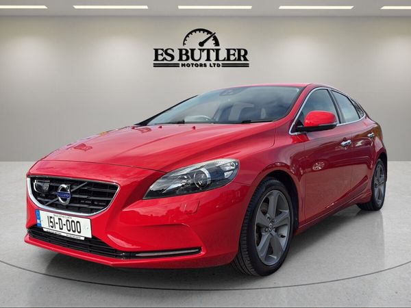 Volvo V40 Hatchback, Petrol, 2015, Red