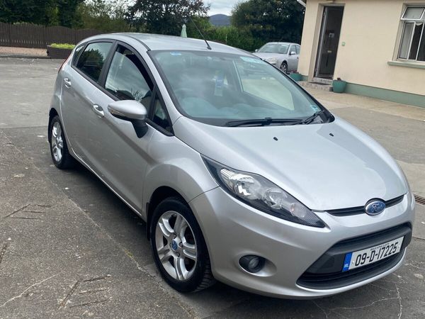 Ford Fiesta Hatchback, Petrol, 2009, Silver