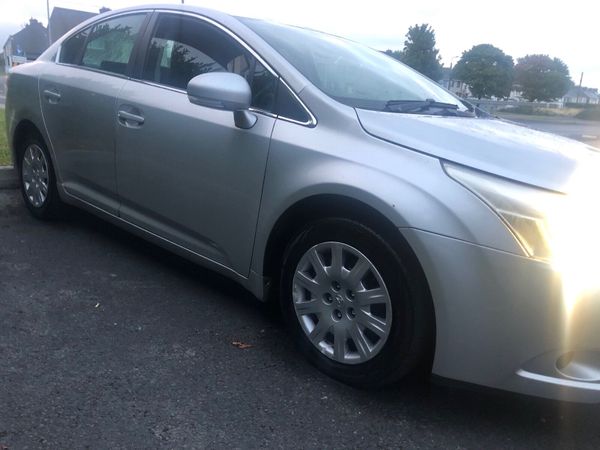 Toyota Avensis Saloon, Diesel, 2010, Silver