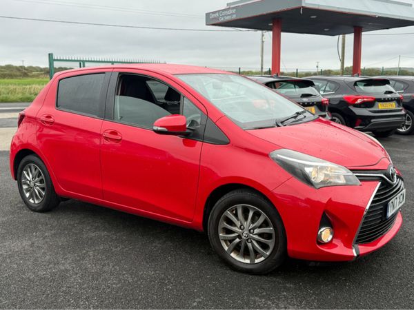Toyota Yaris Hatchback, Petrol, 2017, Red