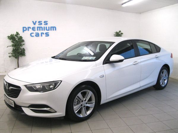 Vauxhall Insignia Hatchback, Diesel, 2017, White