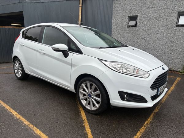 Ford Fiesta Hatchback, Petrol, 2015, White