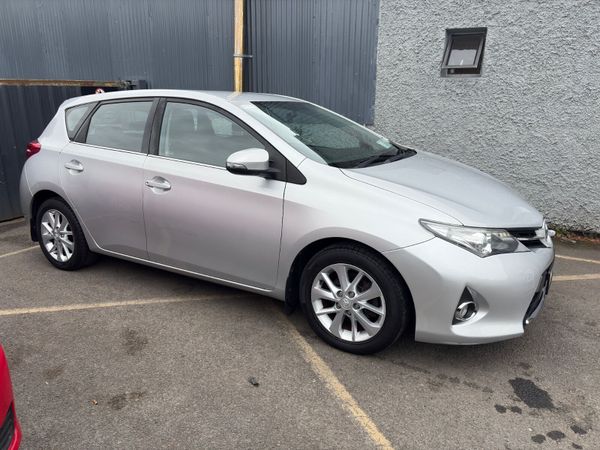 Toyota Auris Hatchback, Diesel, 2013, Silver
