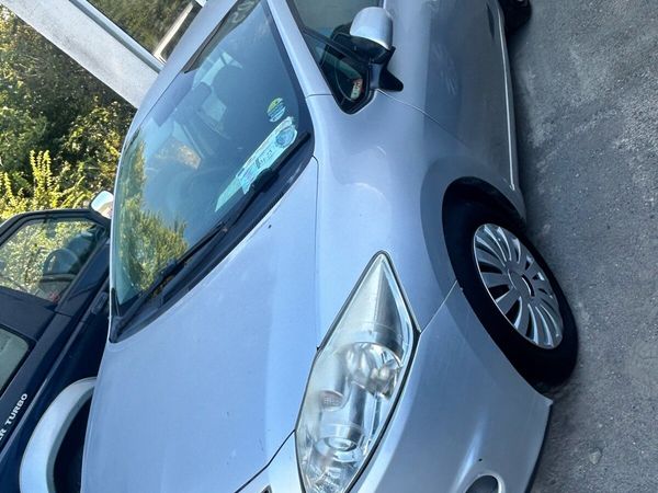 Toyota Auris Hatchback, Diesel, 2011, Silver