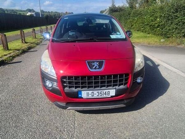 Peugeot 3008 MPV, Diesel, 2011, Red