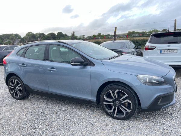 Volvo V40 Hatchback, Diesel, 2017, Blue