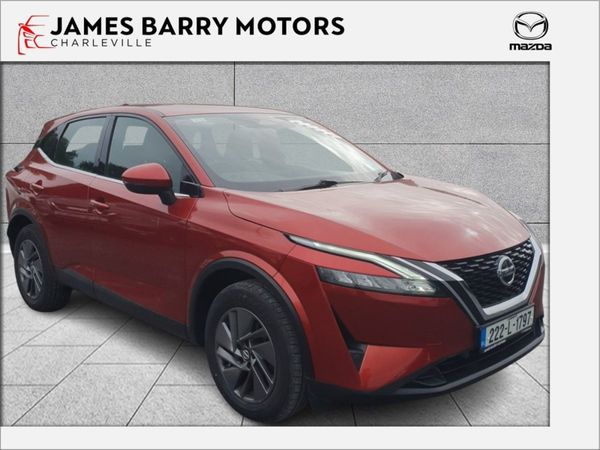 Nissan Qashqai MPV, Petrol, 2022, Red