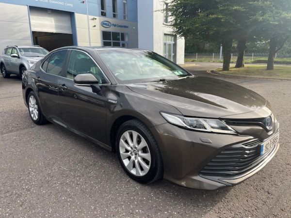 Toyota Camry Saloon, Petrol Hybrid, 2019, Brown