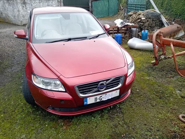 Volvo S40 Saloon, Diesel, 2011, Red