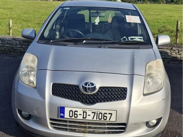 Toyota Yaris Hatchback, Petrol, 2006, Silver