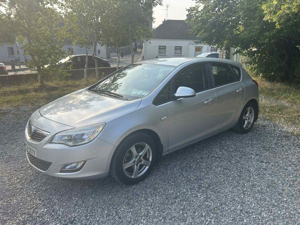 Vauxhall Astra Hatchback, Petrol, 2010, Silver