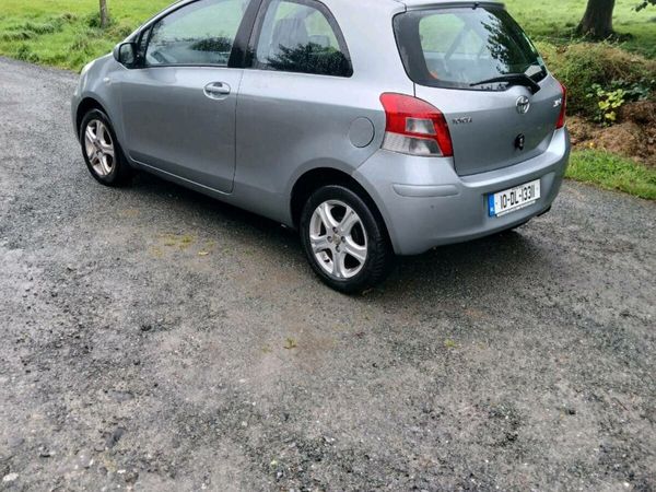 Toyota Yaris Hatchback, Petrol, 2010, Silver