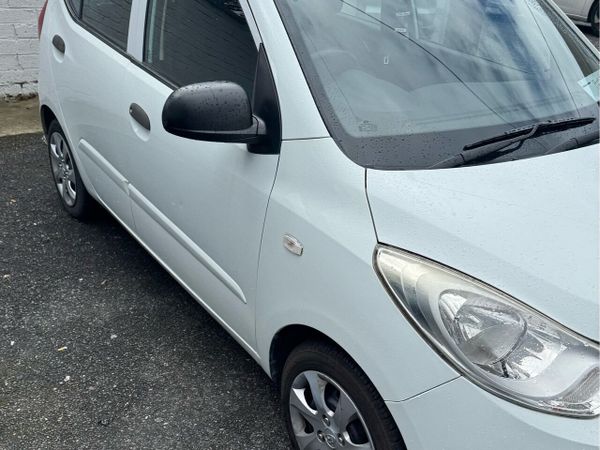 Hyundai i10 Hatchback, Petrol, 2013, White