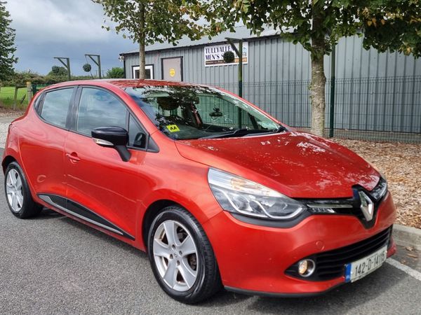 Renault Clio Hatchback, Petrol, 2014, Red