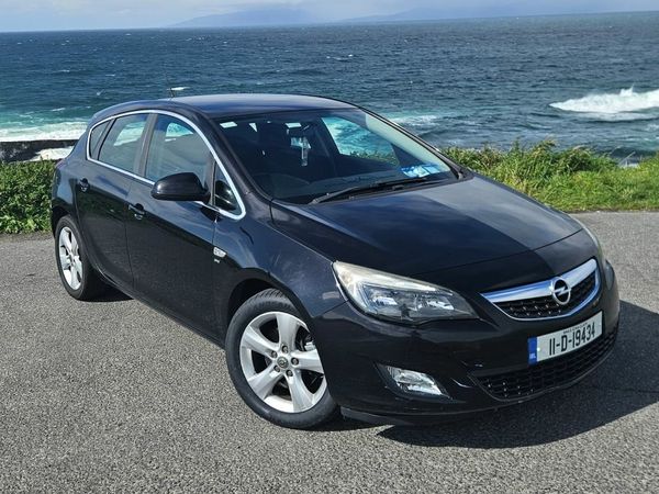 Opel Astra Hatchback, Diesel, 2011, Black