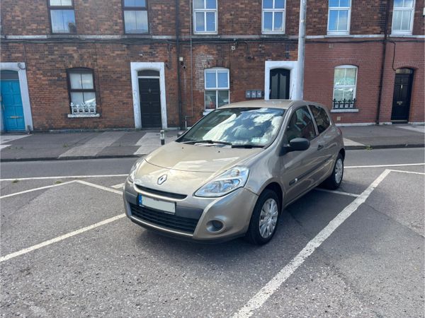 Renault Clio Hatchback, Ethanol Petrol, 2012, Gold