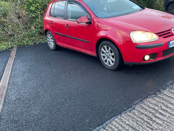 Volkswagen Golf Hatchback, Petrol, 2005, Red