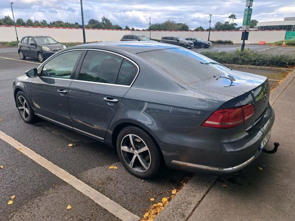 Volkswagen Passat Saloon, Diesel, 2011, Grey