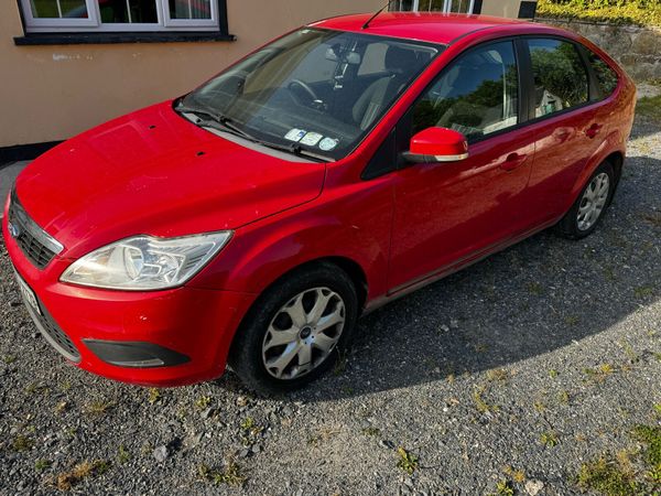 Ford Focus Hatchback, Petrol, 2008, Red