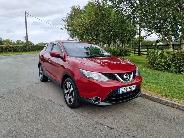 Nissan Qashqai Hatchback, Diesel, 2016, Red