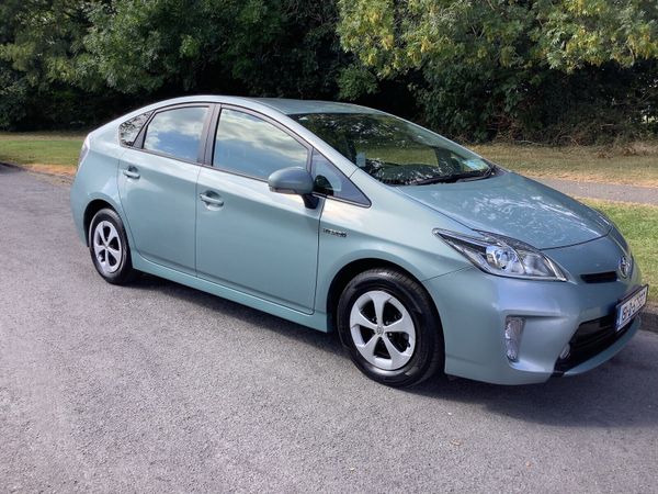 Toyota Prius Hatchback, Petrol Hybrid, 2015, Green