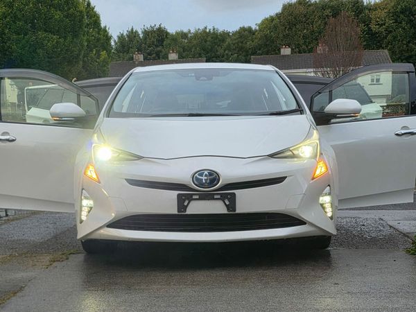 Toyota Prius Hatchback, Petrol Hybrid, 2016, White