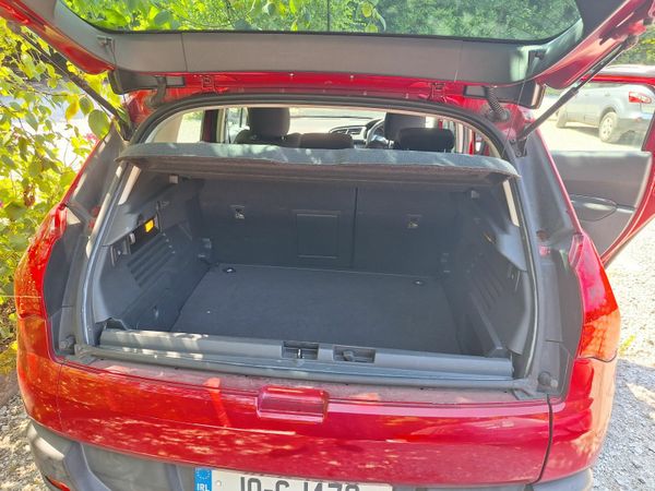 Peugeot 3008 MPV, Diesel, 2010, Red