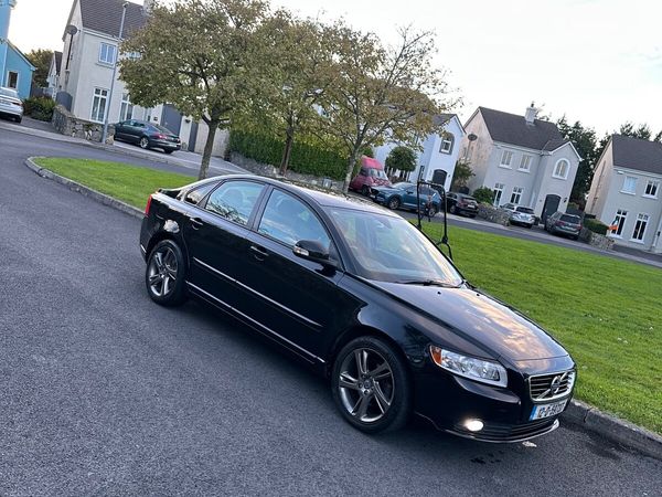 Volvo S40 Saloon, Diesel, 2012, Black