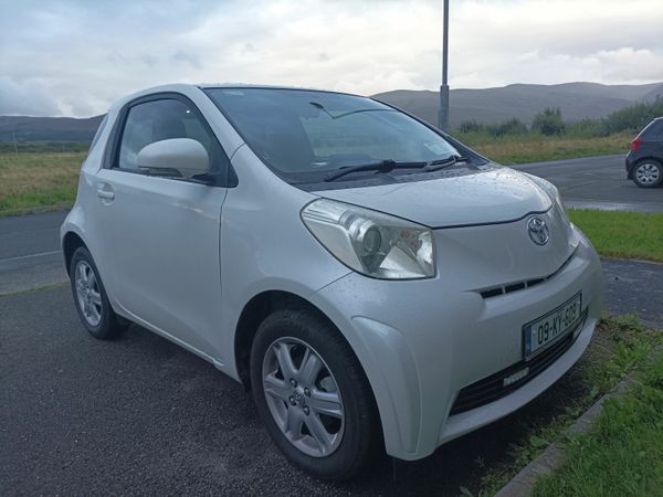 Toyota iQ Hatchback, Petrol, 2009, White